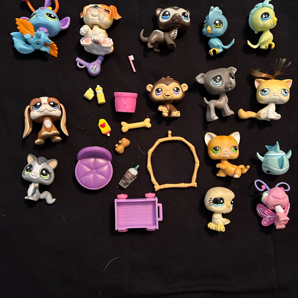 Assorted Littlest Pet Toys Set